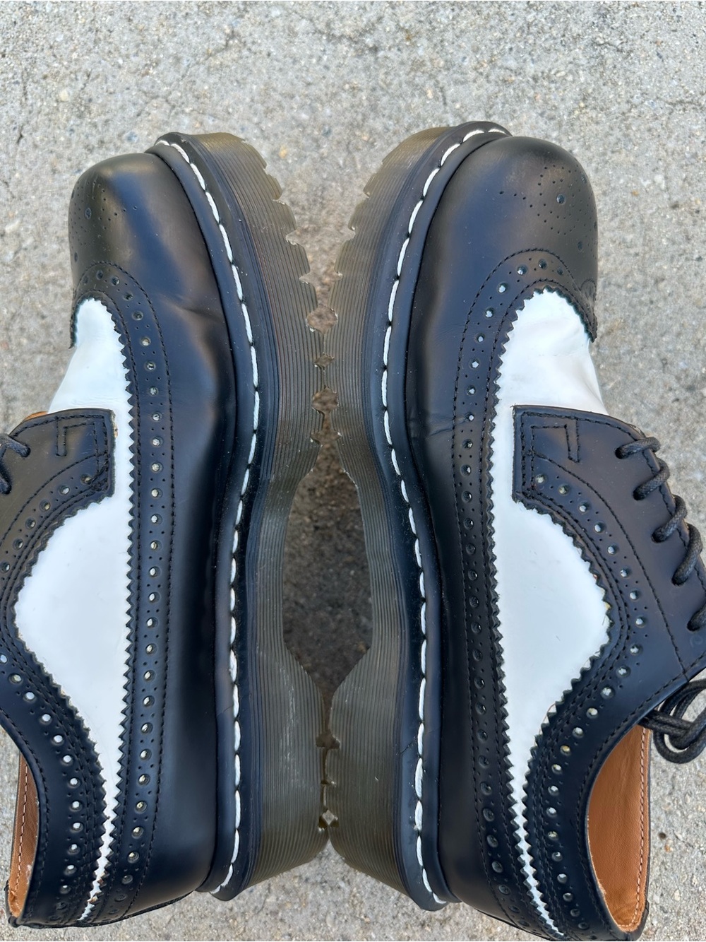 Dr. Martens 3989 Bex Wingtip Brogue Oxford Shoe Unisex - Picture 8 of 16